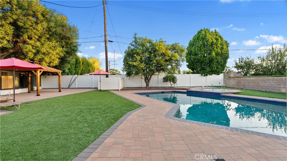 18600 Knapp Street Northridge, CA 91324