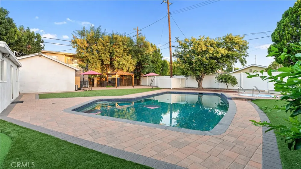 18600 Knapp Street Northridge, CA 91324