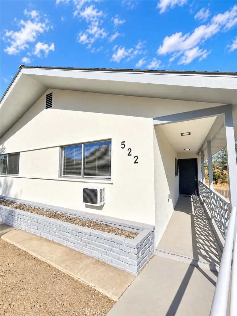 522 Garfield Avenue Taft, CA 93268