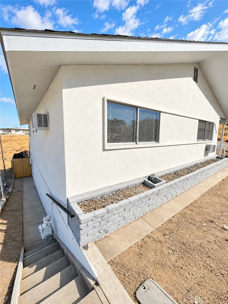 522 Garfield Avenue Taft, CA 93268