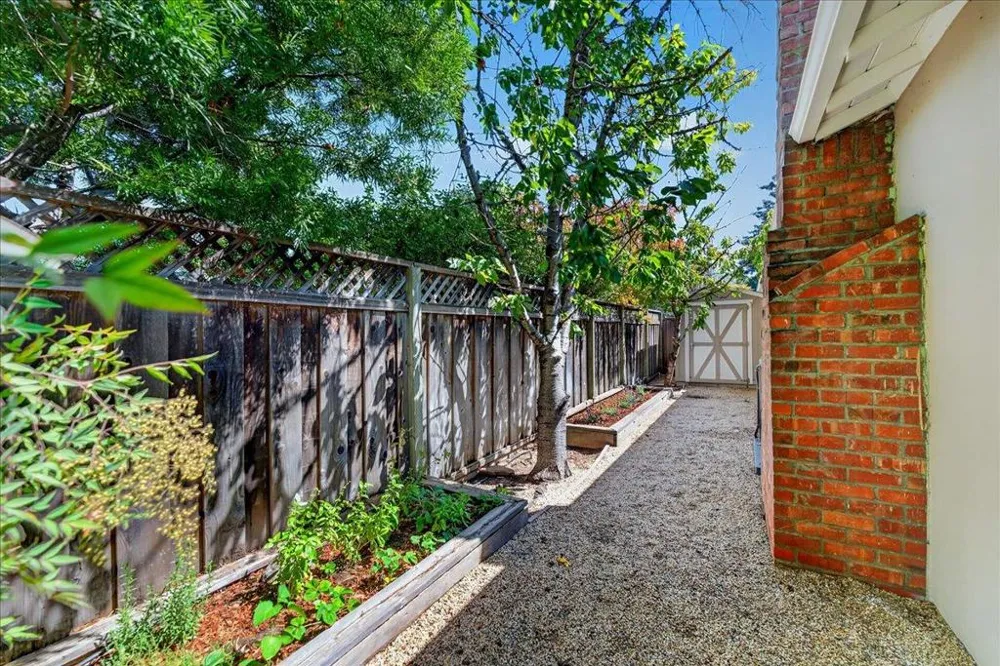 1032 Riverside Drive Los Altos, CA 94024