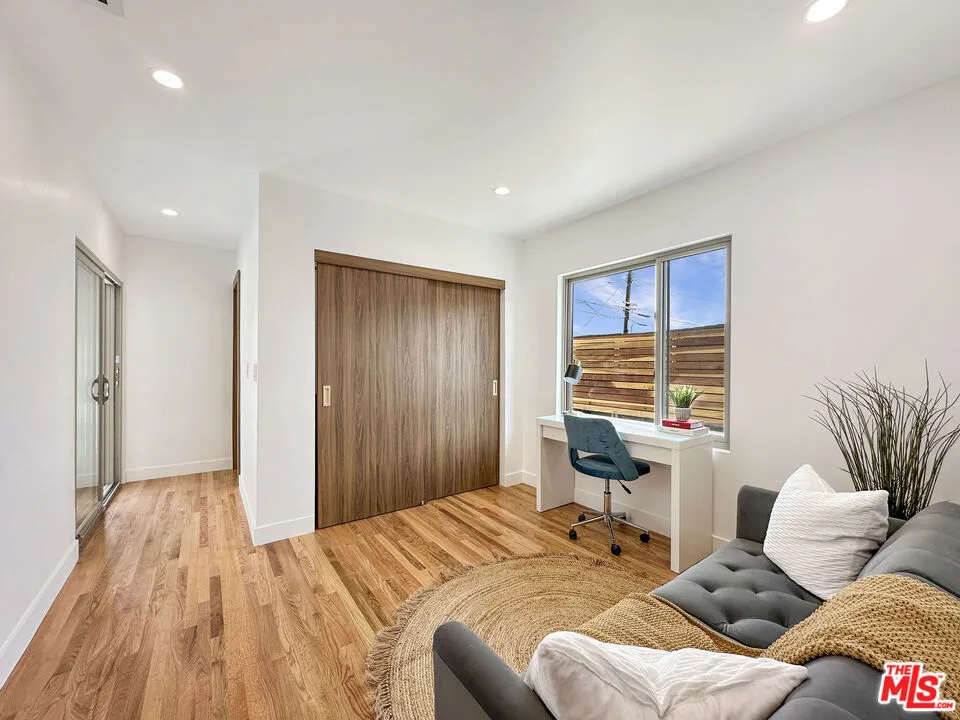 5810 S Halm Avenue Los Angeles, CA 90056