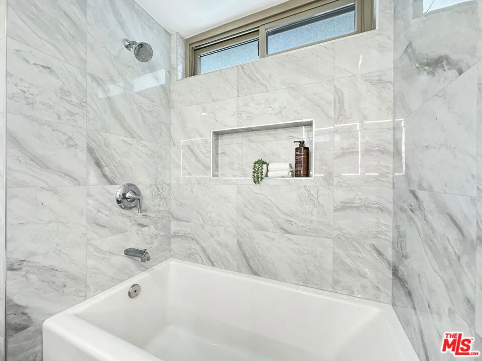 5810 S Halm Avenue Los Angeles, CA 90056