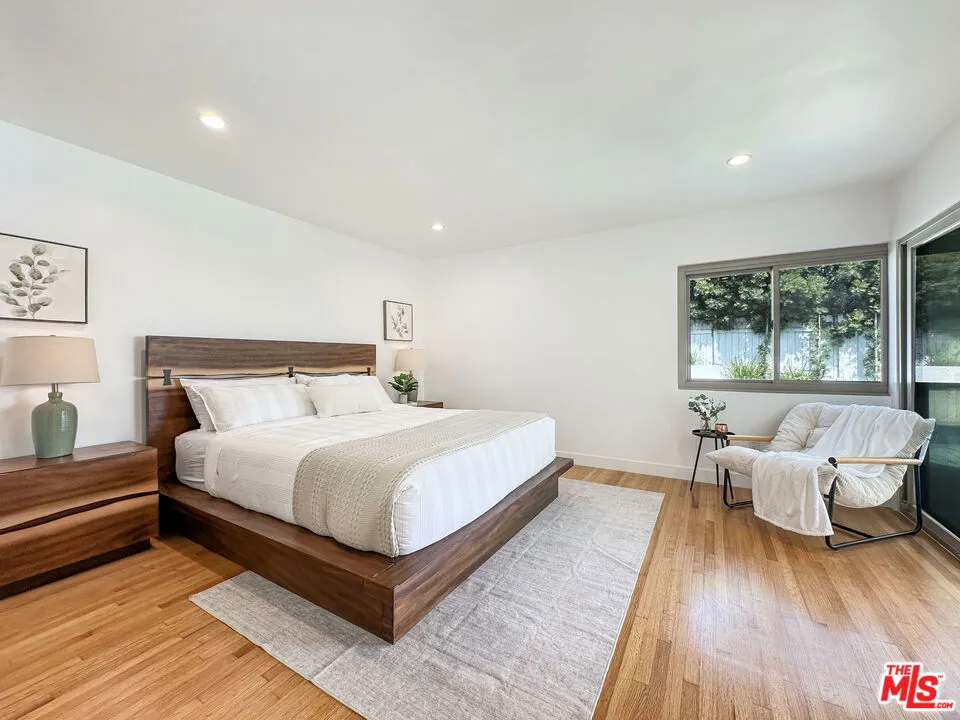 5810 S Halm Avenue Los Angeles, CA 90056