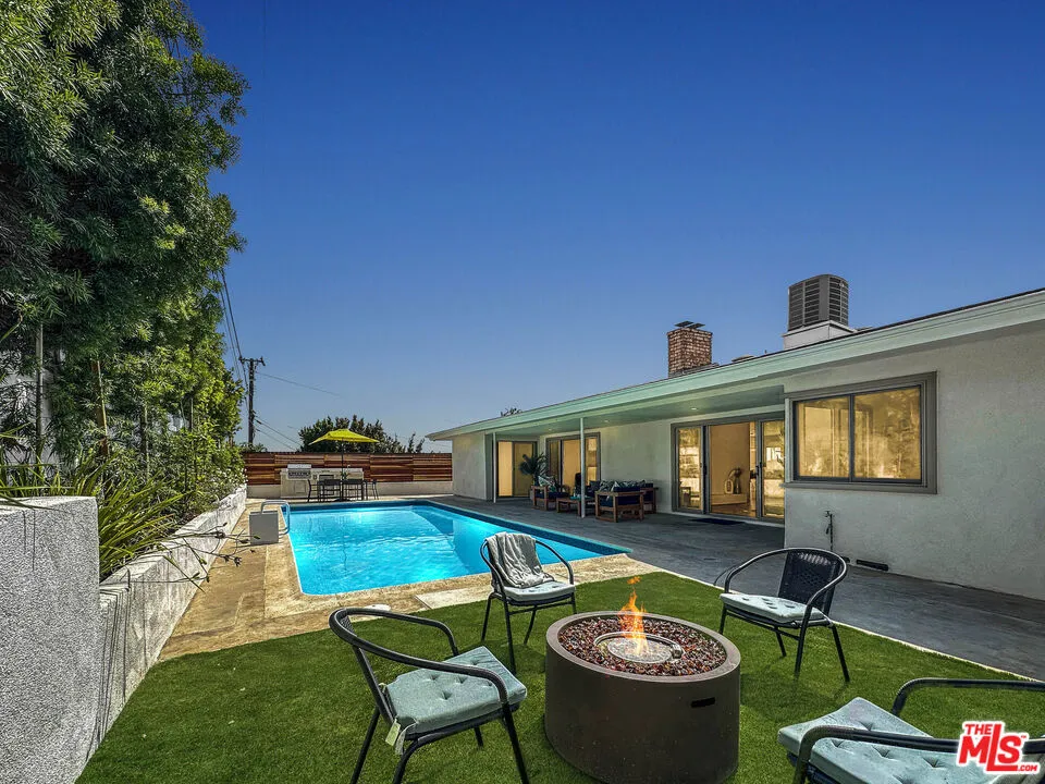 5810 S Halm Avenue Los Angeles, CA 90056