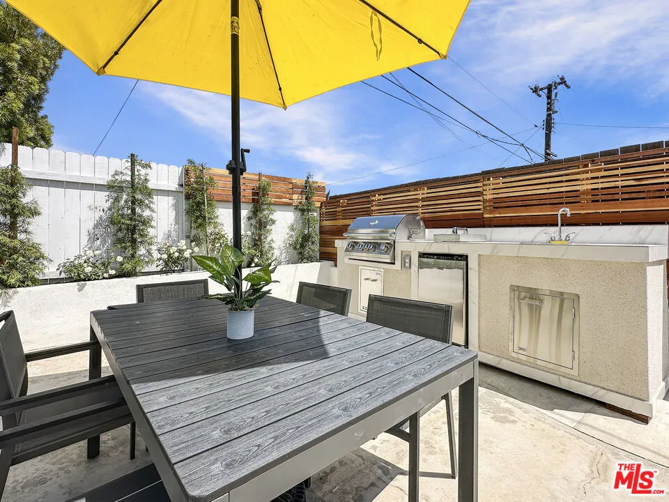 5810 S Halm Avenue Los Angeles, CA 90056