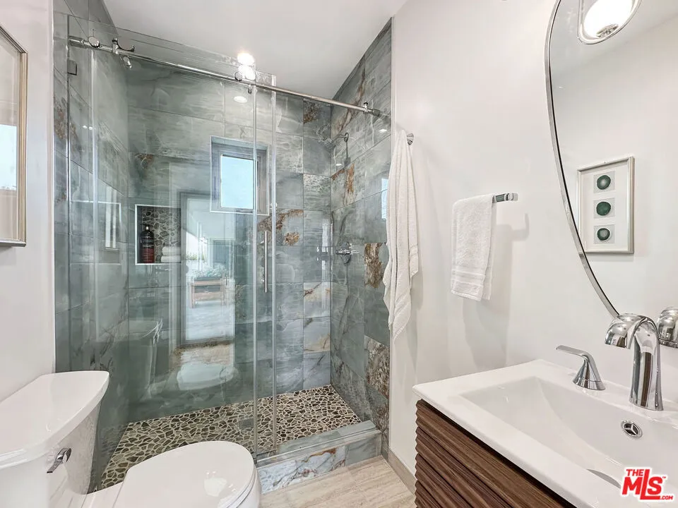 5810 S Halm Avenue Los Angeles, CA 90056