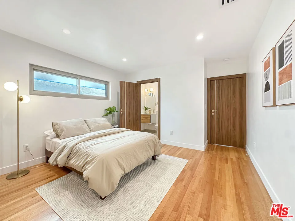 5810 S Halm Avenue Los Angeles, CA 90056