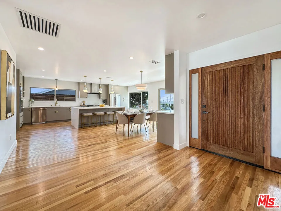 5810 S Halm Avenue Los Angeles, CA 90056