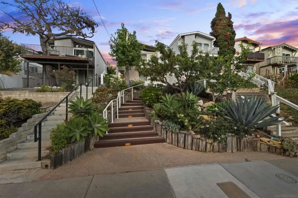 2885 McGraw St San Diego, CA 92117