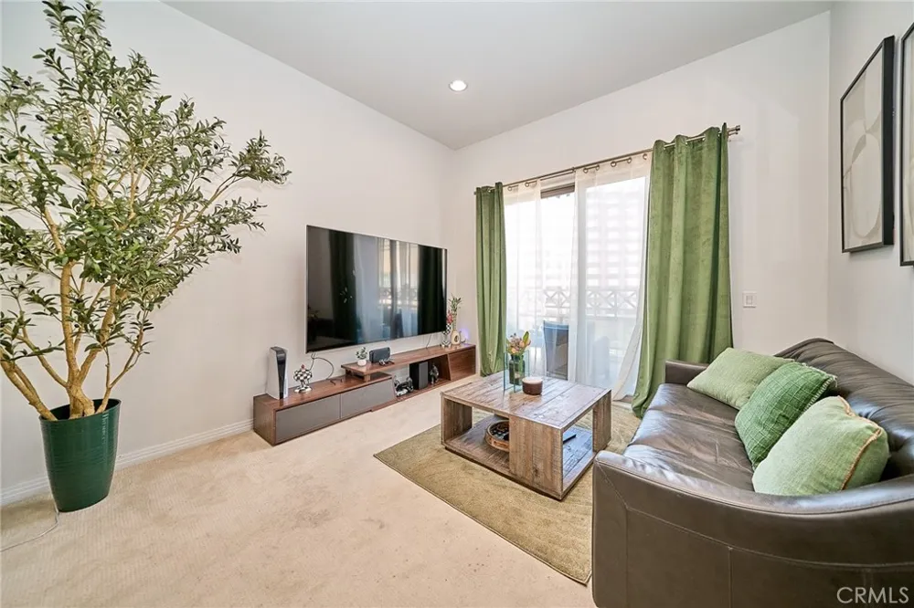 931 E Walnut #607 Pasadena, CA 91106