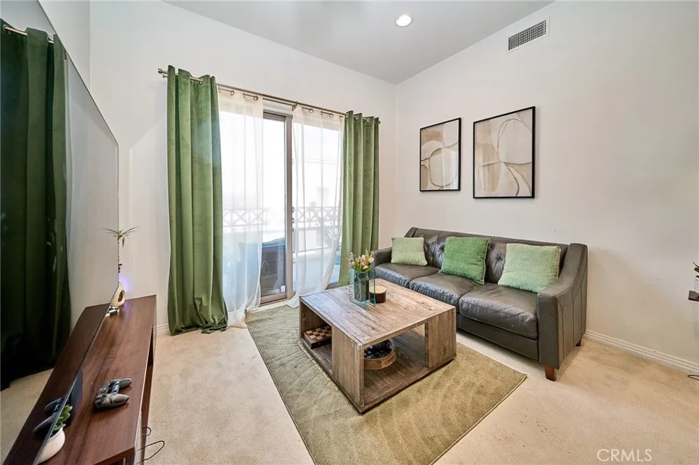 931 E Walnut #607 Pasadena, CA 91106