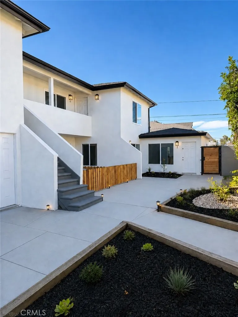 1040 El Camino #B Costa Mesa, CA 92626