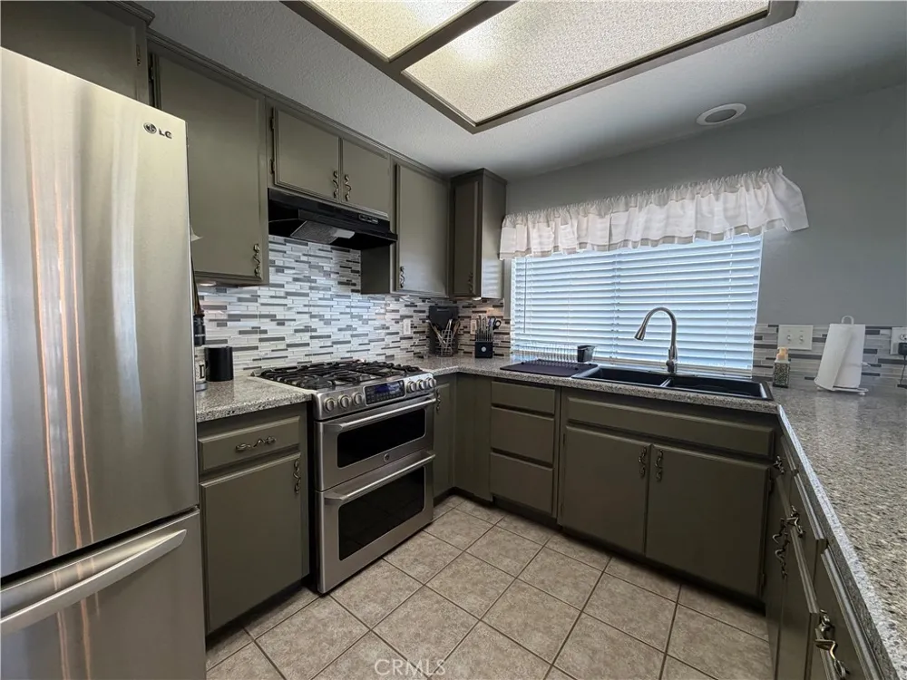 7774 Bangor Avenue Hesperia, CA 92345