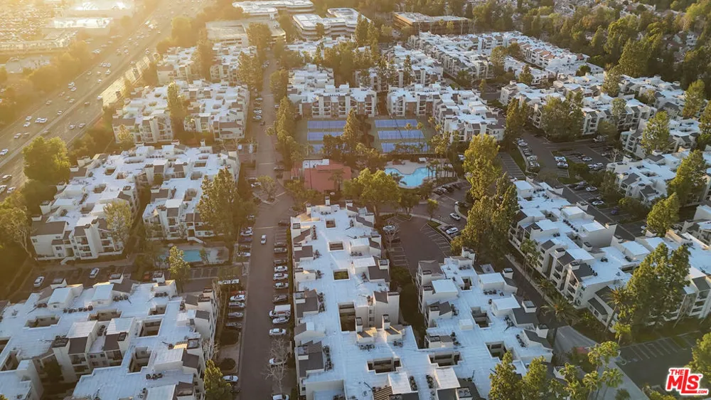 21520 Burbank Boulevard #112 Woodland Hills, CA 91367