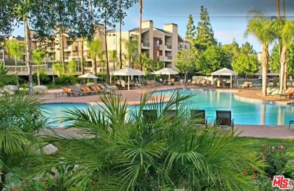 21520 Burbank Boulevard #112 Woodland Hills, CA 91367