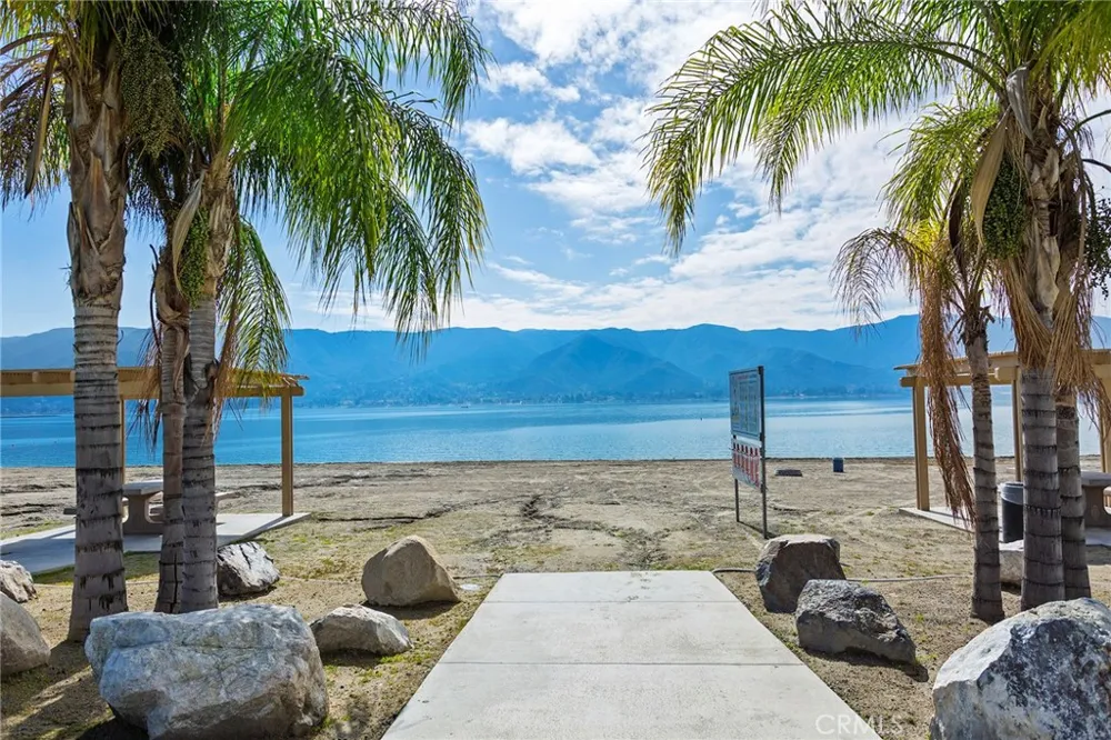 17640 Brightman Avenue Lake Elsinore, CA 92530