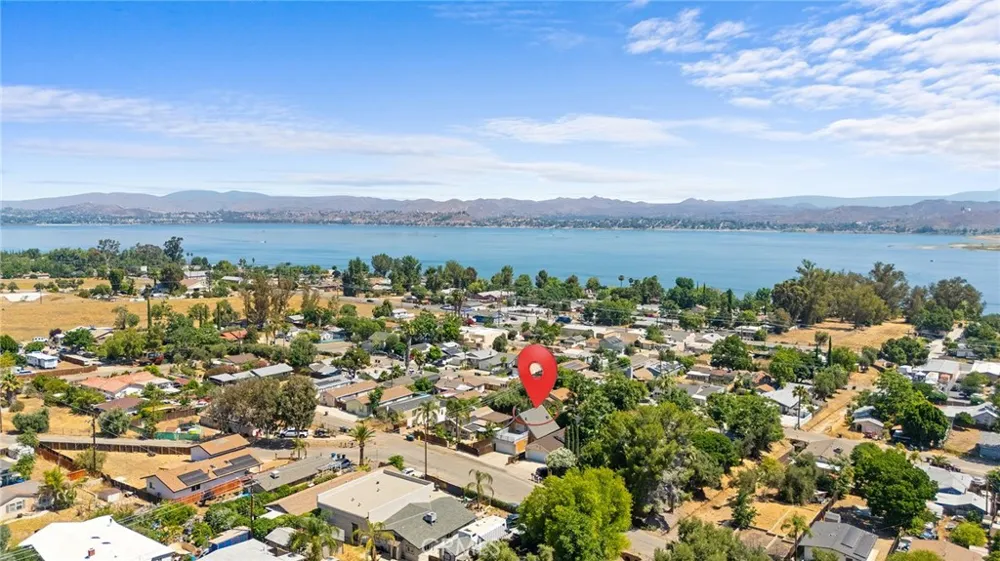 17640 Brightman Avenue Lake Elsinore, CA 92530