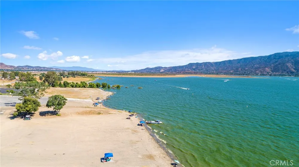 17640 Brightman Avenue Lake Elsinore, CA 92530