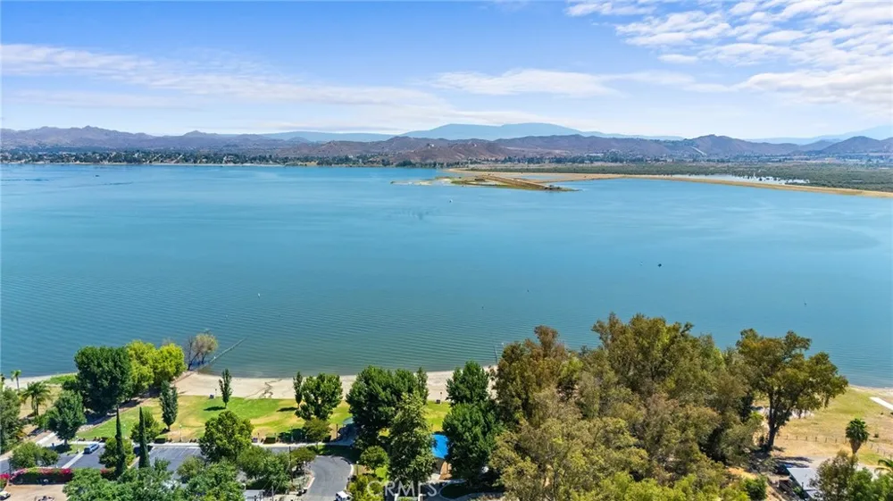 17640 Brightman Avenue Lake Elsinore, CA 92530