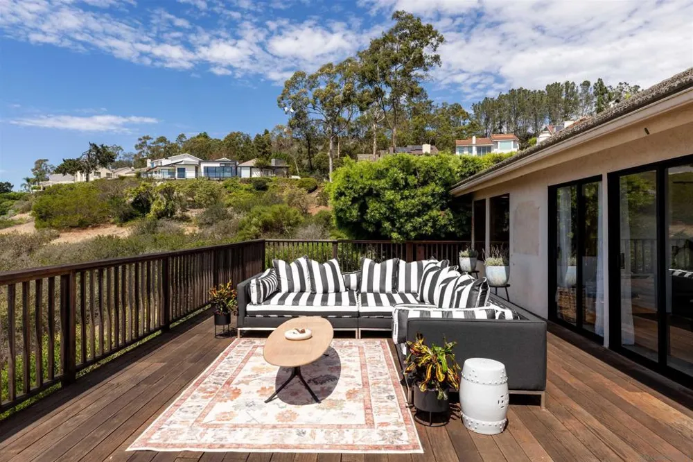 7160 Caminito Pepino La Jolla, CA 92037