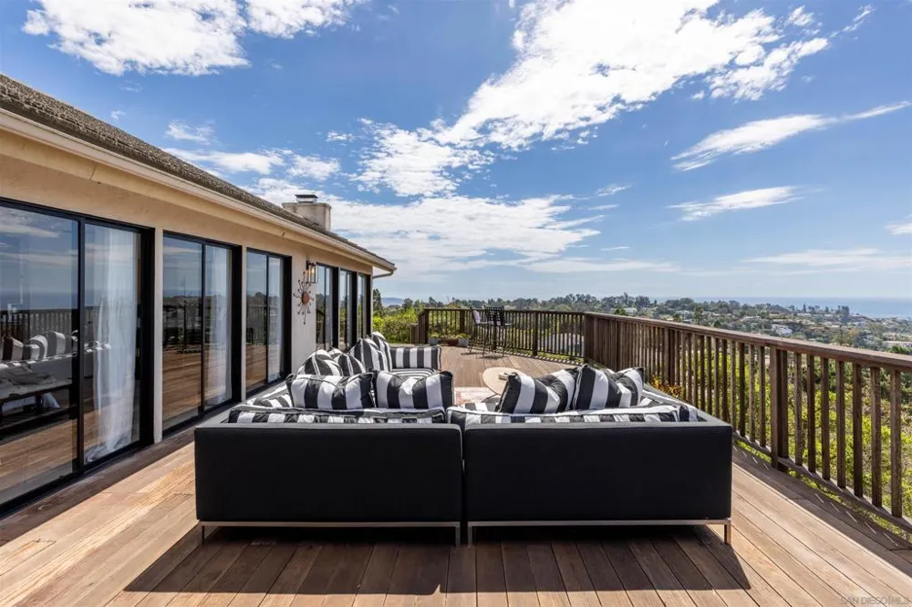 7160 Caminito Pepino La Jolla, CA 92037