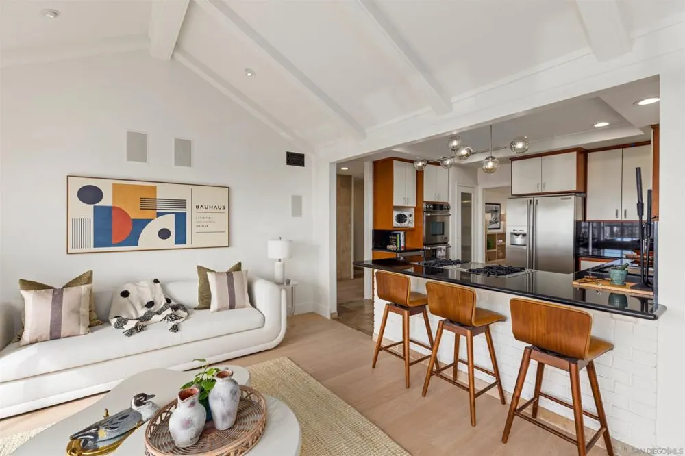 7160 Caminito Pepino La Jolla, CA 92037