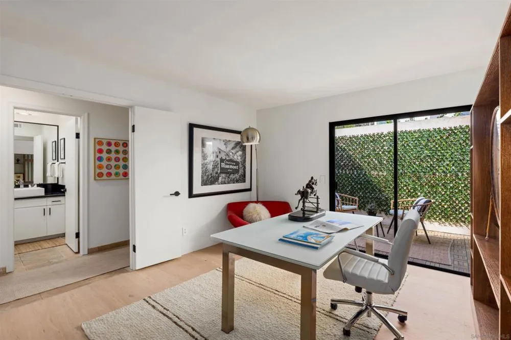 7160 Caminito Pepino La Jolla, CA 92037