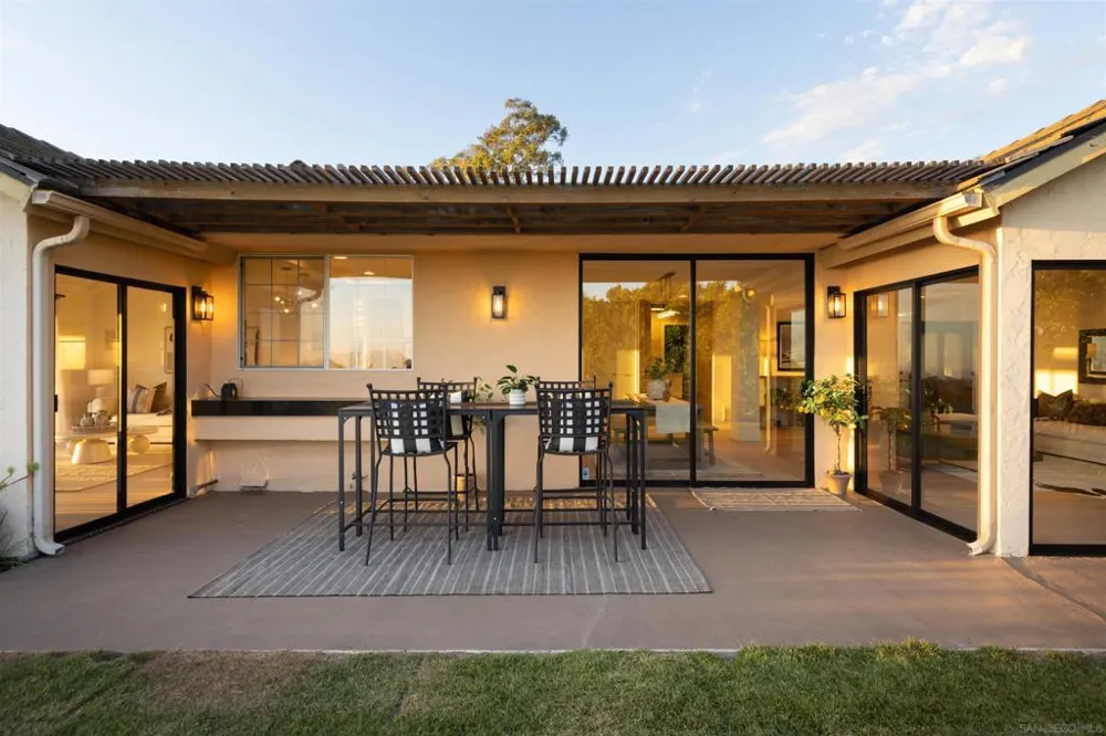 7160 Caminito Pepino La Jolla, CA 92037