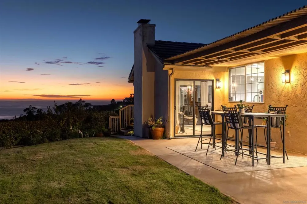 7160 Caminito Pepino La Jolla, CA 92037