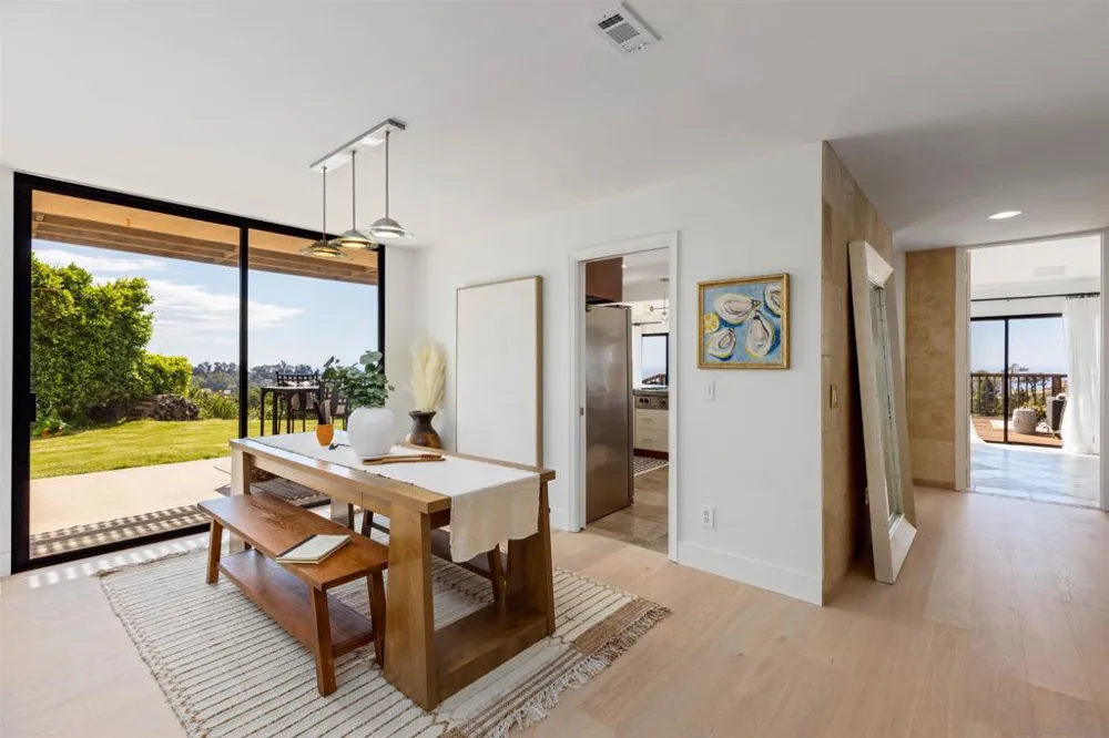 7160 Caminito Pepino La Jolla, CA 92037