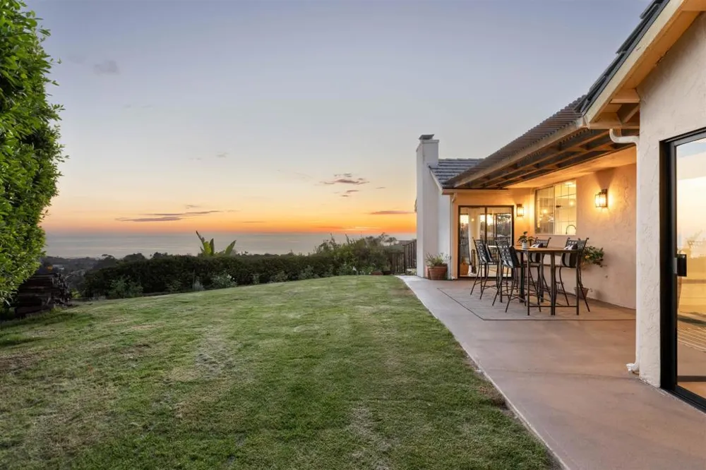 7160 Caminito Pepino La Jolla, CA 92037
