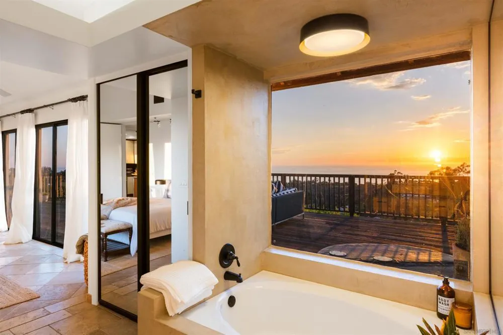 7160 Caminito Pepino La Jolla, CA 92037