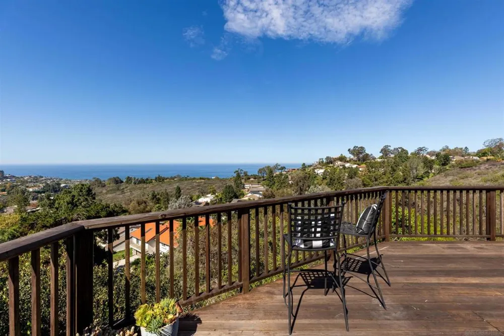 7160 Caminito Pepino La Jolla, CA 92037