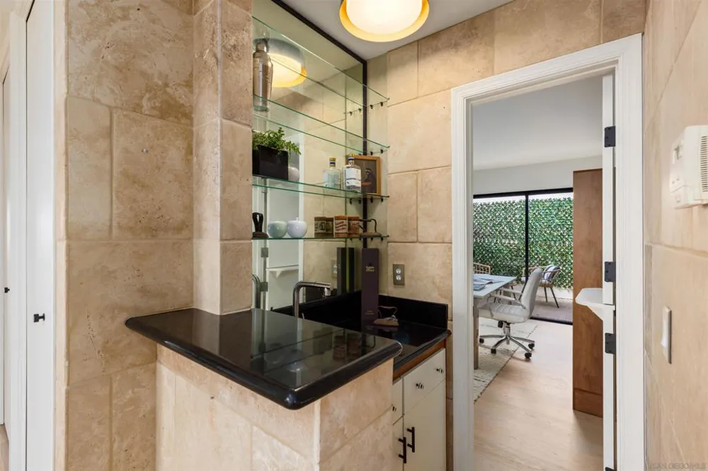 7160 Caminito Pepino La Jolla, CA 92037