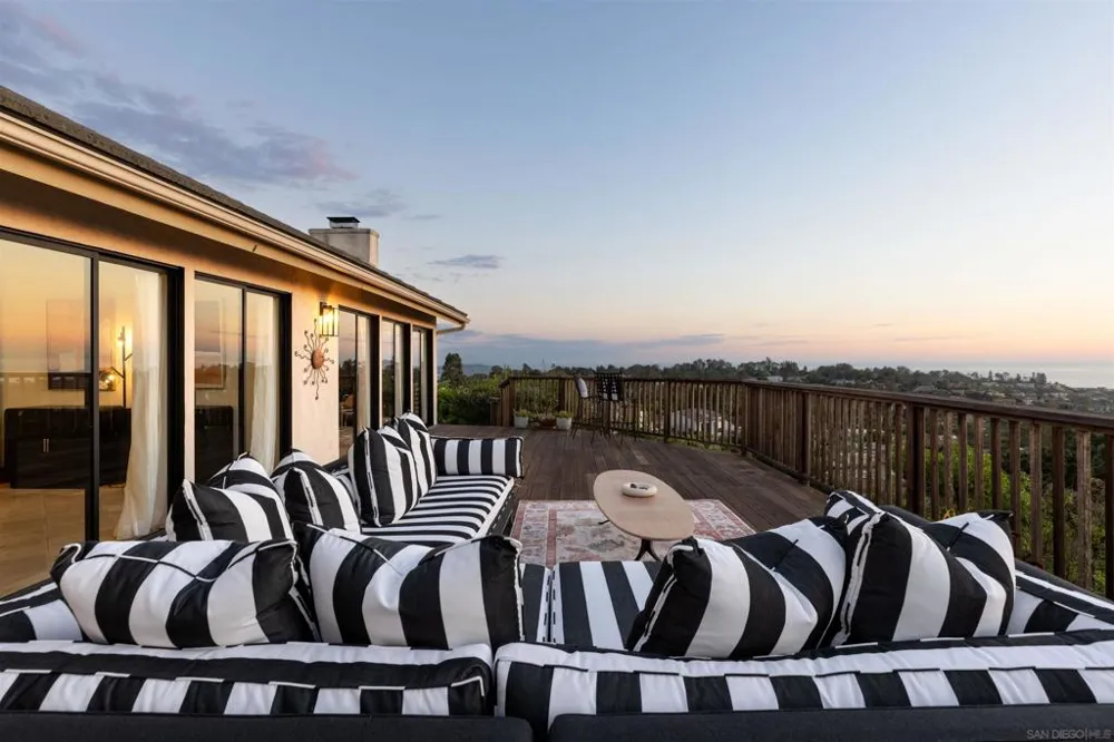 7160 Caminito Pepino La Jolla, CA 92037