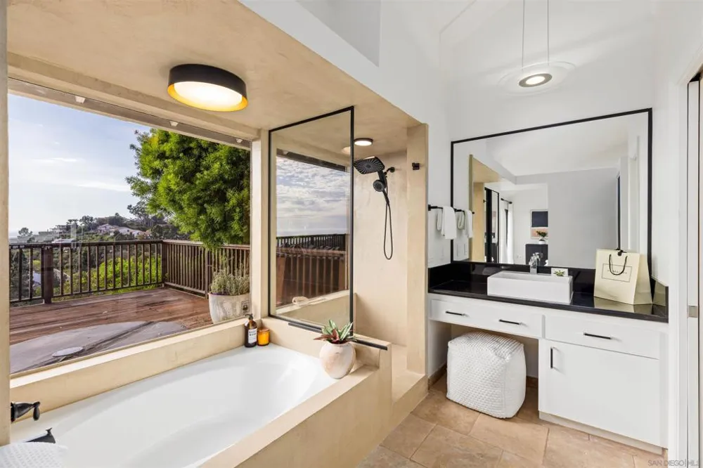 7160 Caminito Pepino La Jolla, CA 92037