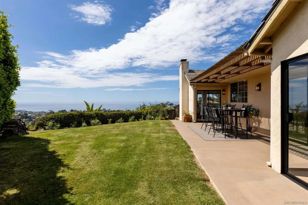 7160 Caminito Pepino La Jolla, CA 92037