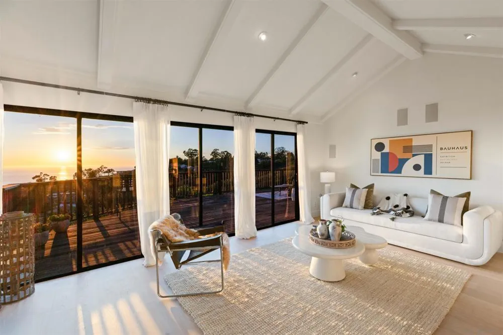 7160 Caminito Pepino La Jolla, CA 92037