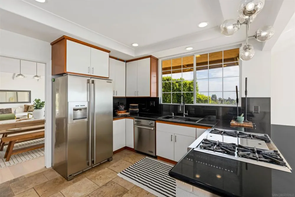 7160 Caminito Pepino La Jolla, CA 92037