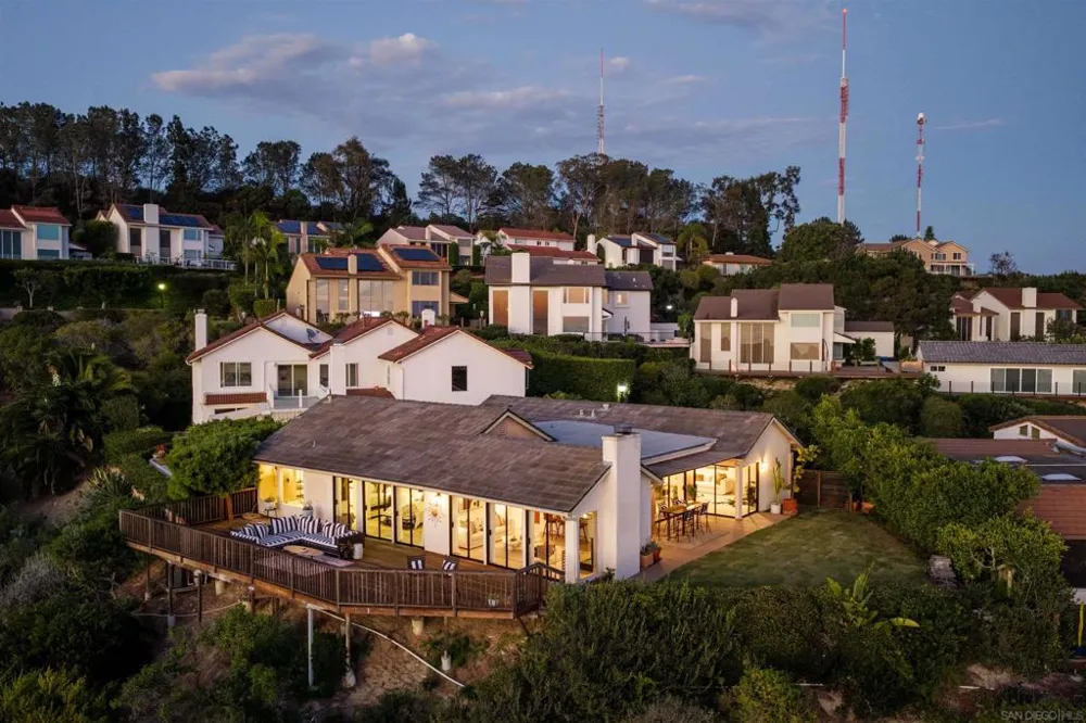 7160 Caminito Pepino La Jolla, CA 92037
