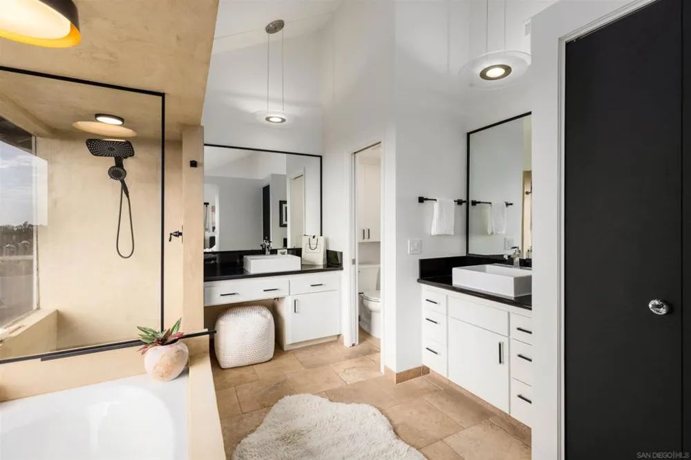 7160 Caminito Pepino La Jolla, CA 92037