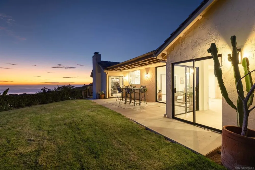 7160 Caminito Pepino La Jolla, CA 92037