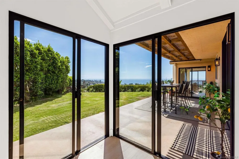 7160 Caminito Pepino La Jolla, CA 92037