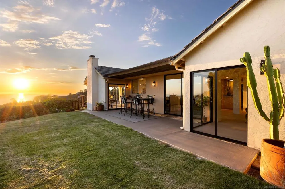 7160 Caminito Pepino La Jolla, CA 92037