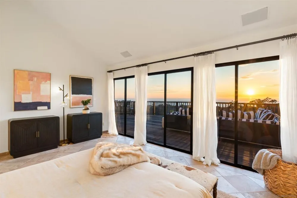 7160 Caminito Pepino La Jolla, CA 92037