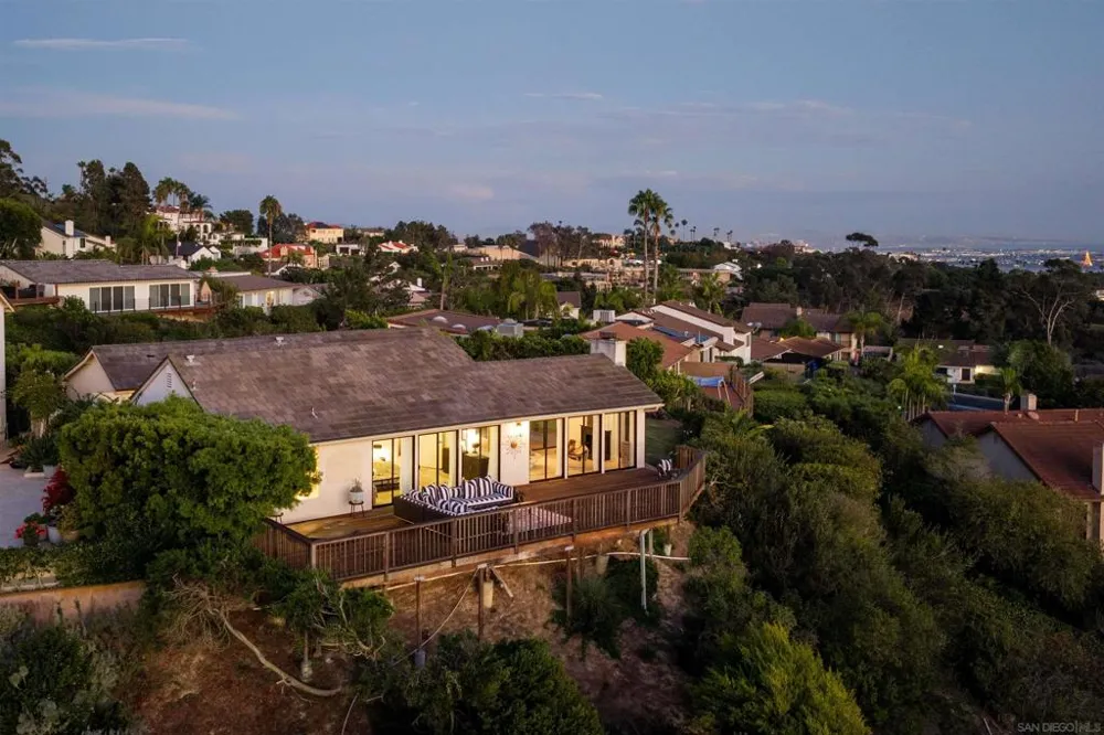7160 Caminito Pepino La Jolla, CA 92037