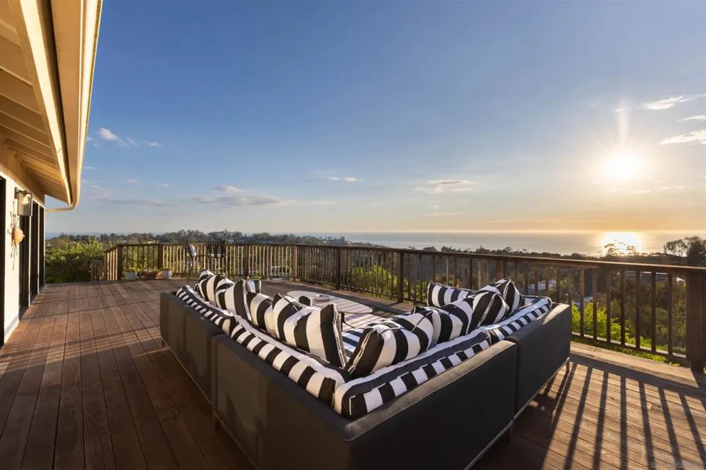 7160 Caminito Pepino La Jolla, CA 92037
