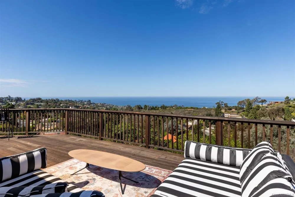 7160 Caminito Pepino La Jolla, CA 92037