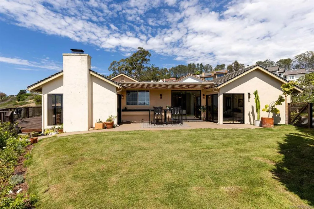 7160 Caminito Pepino La Jolla, CA 92037